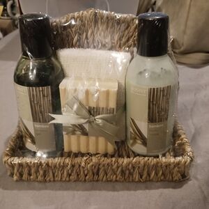 NWT!!! Aromanice Herbal Spa Bamboo Bath Gift Set - Lotion, Shower Gel & Bar Soap
